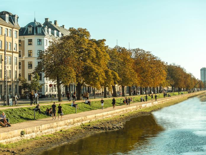 Billede af København langs søerne. 